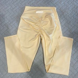 NWOT ECHT Scrunch Booty Crops